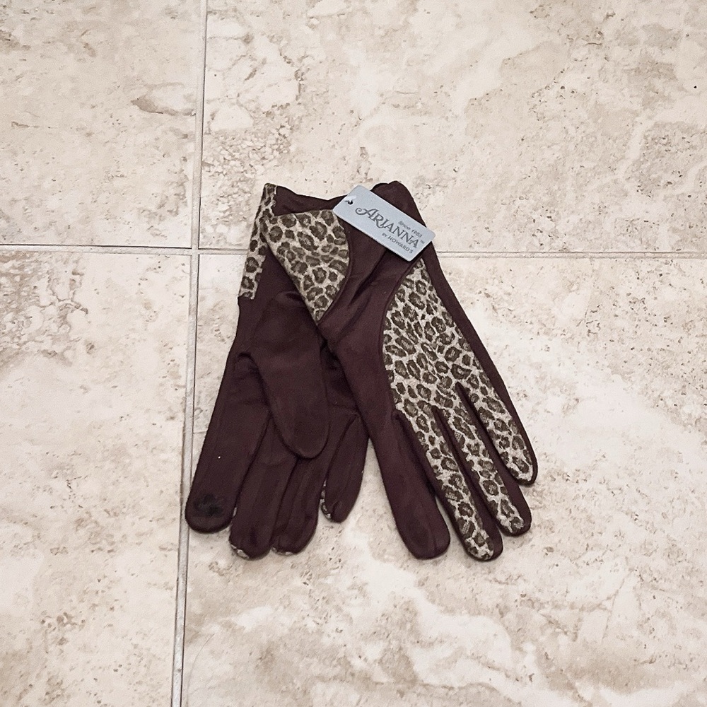 Free- Howard’s Leopard Gloves